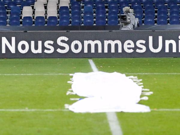 Mitgefühl für Paris. Ein Bild aus dem Stadion von Hannover.