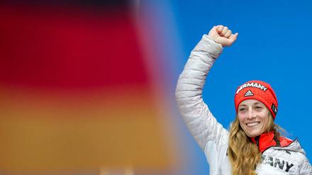 Anna Schaffelhuber bei der Siegerehrung in Pyeongchang.