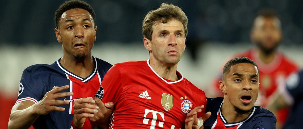Kein Durchkommen. Für Thomas Müller (Mitte) und die Bayern endete die Champions-League-Saison im Viertelfinale gegen Paris Saint-Germain.