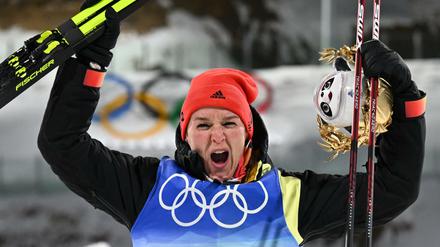Olympiagold über 15 km: Biathletin Denise Herrmann jubelt.