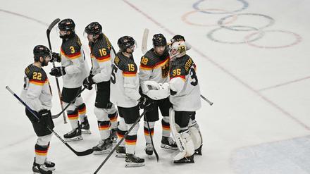 Die deutschen Eishockeyspieler sind nach einem desolaten Auftritt gegen die Slowakei bei den Olympischen Winterspielen in China ausgeschieden.