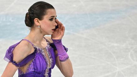 Kamila Walijewa war mit gerade mal 15 Jahren im Fokus bei den Olmypischen Spielen in Peking.