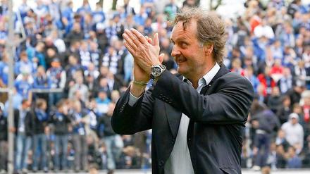 Bitte löschen: Peter Neururer hat beim VfL Bochum den Brandherd namens drohender Abstieg erfolgreich beseitigt.
