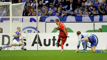 Nils Petersen ersetzte gegen Schalke 04 den verletzten Torjäger Mario Gomez und erzielte den wichtigen Treffer zur 1:0-Führung im zweiten Versuch.