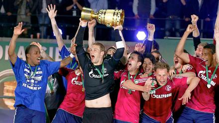 Schalke feiert den fünften Pokalsieg. Für Torwart Manuel Neuer ein ganz besonderer Triumph, war es doch sein wohl letztes Spiel für seinen Jugendverein.
