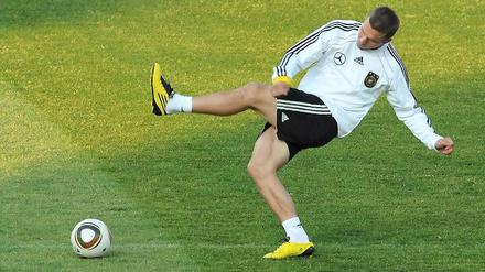 Ob Lukas Podolski gegen Argentinien spielen kann, entscheidet sich erst kurzfristig vor dem Spiel.