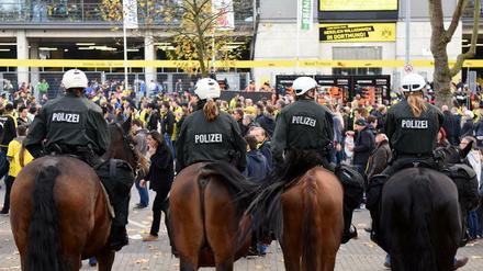 Die Polizei zeigte zuletzt beim Derby Dortmund - Schalke Präsenz. Das wird an diesem Bundesliga-Spieltag in einem noch viel größeren Ausmaß wieder der Fall sein.