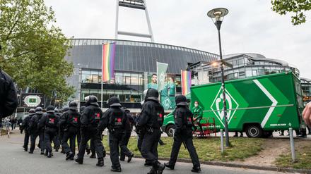 Polizeiaufgebot beim Nordderby Werder Bremen gegen den HSV am 18.09.2021. 