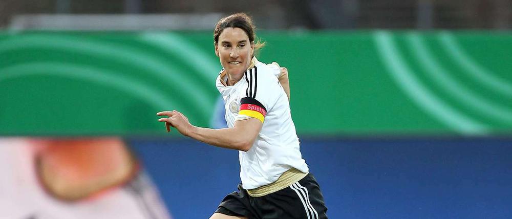 Birgit Prinz bereitete ihren Fans ein letztes Mal Freude: In ihrem Abschiedsspiel gegen den 1. FFC Frankfurt schoss die Frontfrau des deutschen Frauenfußballs zwei Tore.