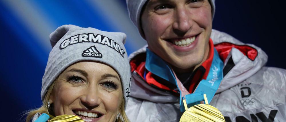 Am Ziel ihrer Träume: Aljona Savchenko und Bruno Massot mit der Goldmedaille (Gold) 