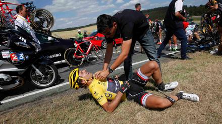 Auf Abwegen. Fabian Cancellara, bis dahin Führender des Gesamtklassements, war am Montag wie etwa 20 andere Fahrer in einen Massensturz verwickelt. 