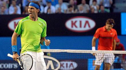 Immer wieder das gleiche Bild. Wenn Rafael Nadal und Roger Federer aufeinander treffen, gewinnt am Ende meist der Spanier.