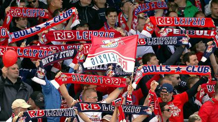 Die Fans von RB Leipzig wollen ihr Team auch in der Dritten Liga feiern.