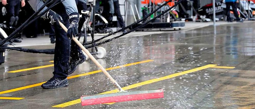 Regen behindert das Formel-1-Rennen von Japan.