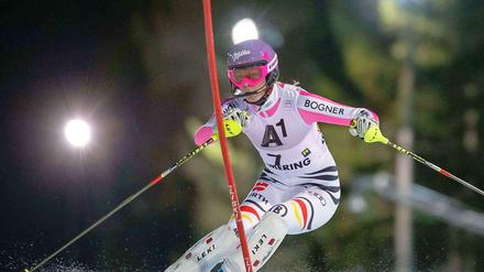 Allein im Schnee: Maria Höfl-Riesch Slalom-Weltcup in Semmering am 29. Dezember 2012.