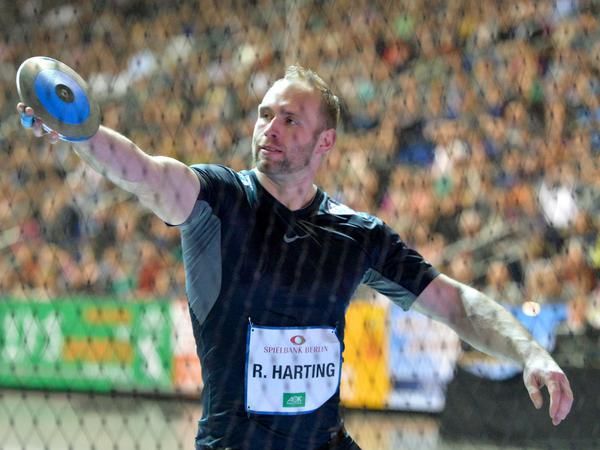 Mit Netz, aber ohne doppelten Boden. Robert Harting ist wieder der Hauptdarsteller beim diesjährigen Istaf-Indoor in der Berliner Arena am Ostbahnhof. 