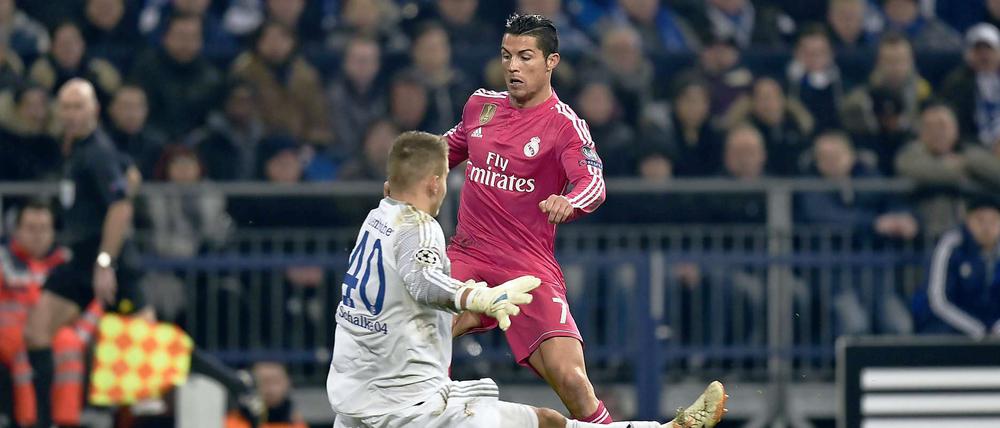 Ronaldo gegen Wellenreuther - diesmal bleibt der Schalker Sieger.