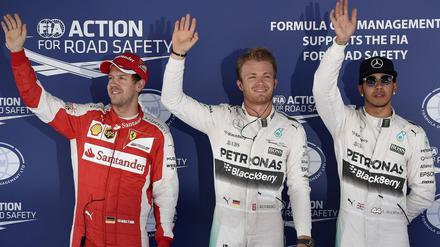 Befreiender Jubel: Nico Rosberg (m.) feiert die Pole Position vor Teamkollege Lewis Hamilton (r.) und Sebastian Vettel (li.).