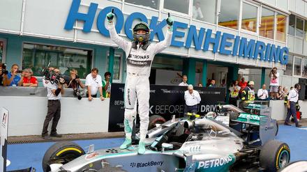Immer wieder ich! Nico Rosberg demonstriert sein gewachsenes Selbstbewusstsein nach seinem Sieg am Heimring.
