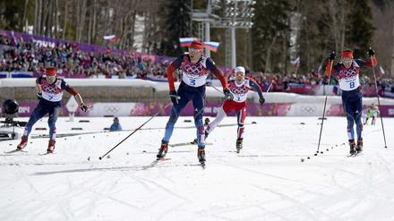 Das Langlaufstadion tobt. Drei Russen schlagen einen Norweger im Endspurt über 50 Kilometer.