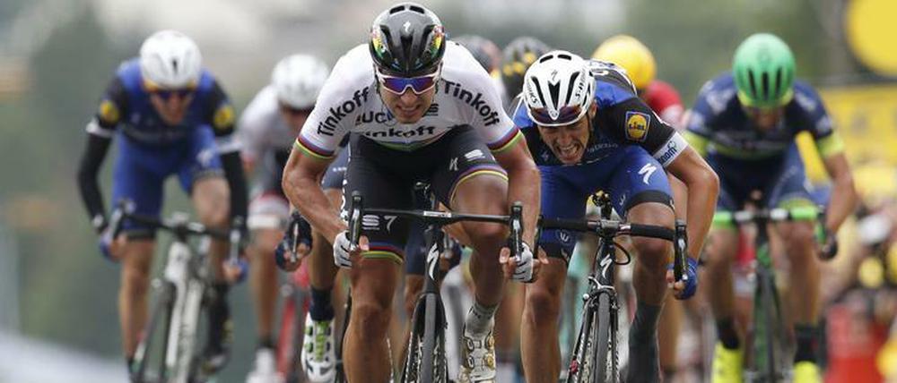 Weltmeister Peter Sagan zeigt auf der zweiten Tour-Etappe, warum er das Weltmeistertrikot trägt.