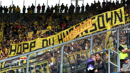 Feindbild Nummer eins. Dortmunder Fans haben sich auf Hoffenheims Mäzen Hopp eingeschossen.