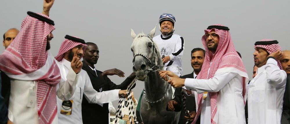 Das hat sich gelohnt. Roberto Perez hat das Zwölf-Millionen-Rennen von Riyadh gewonnen.