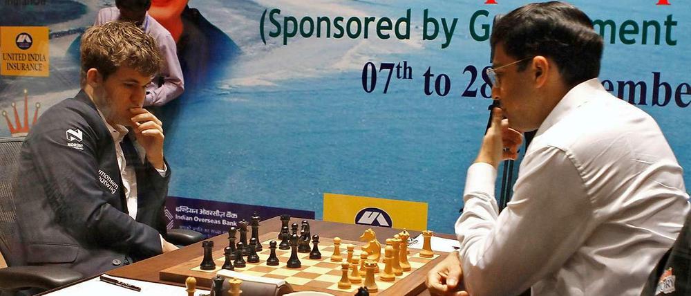 Zum Remis gegrübelt. Carlsen und Anand einigten sich kürzesten ihrer bisher sieben Duelle auf ein Unentschieden. 
