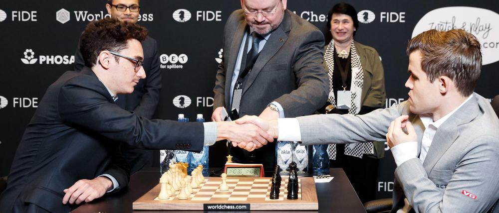 The same procedure as last time? The same procedure as every time. Fabiano Caruana (l.) und Magnus Carlsen teilen erneut die Punkte.