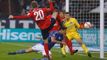 Mit viel Einsatz: Trotz Unterzahl hatte Hertha BSC beim FC Schalke 04 nach dem Ausgleich sogar Chancen für ein Siegtor.
