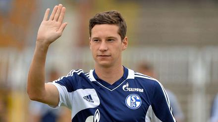 Hallo, ich bin jetzt Führungsspieler. Daher trägt Julian Draxler bei Schalke auch ab sofort das Trikot mit der Nummer 10.