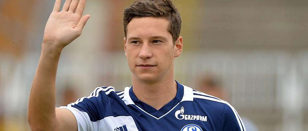Hallo, ich bin jetzt Führungsspieler. Daher trägt Julian Draxler bei Schalke auch ab sofort das Trikot mit der Nummer 10.