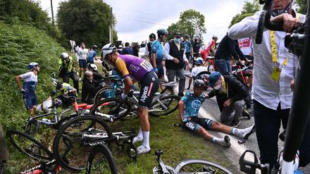 Schon auf der ersten Etappe der Tour de France kam es zu schweren Stürzen. 