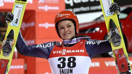 Skispringerin Carina Vogt nach ihrem Triumph bei der Weltmeisterschaft 