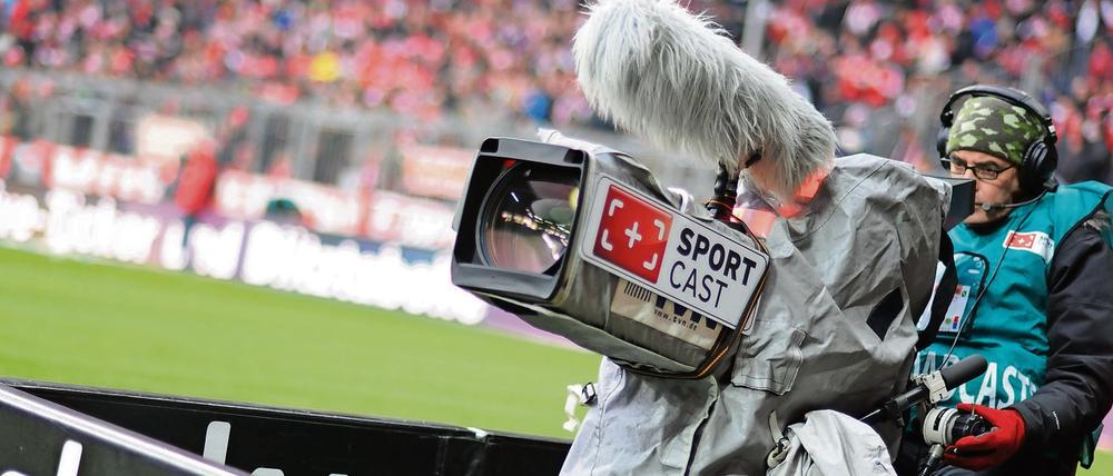 Bundesligafußball ist ein begehrtes Objekt - der FC Bayern als Zugpferd will mehr TV-Geld.