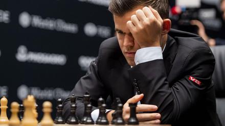 Magnus Carlsen bot am Dienstag im 34. Zug das Remis an. 