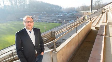 Geschäftsführer David Fischer wartet auf die Fertigstellung des neuen Saarbrücker Stadions. Noch ist der Ludwigspark eine große Baustelle. 