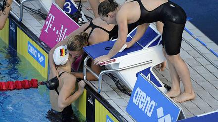 Die Staffel-Frauen gewannen das erste Gold für Deutschland im Becken von Budapest.