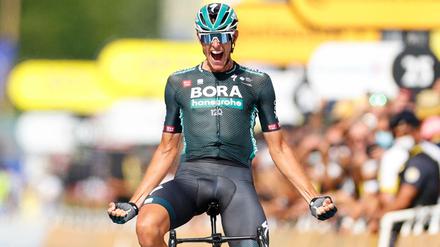 Am Ziel. Nils Politt feiert seinen Sieg bei der zwölften Etappe der Tour de France am Donnerstag.
