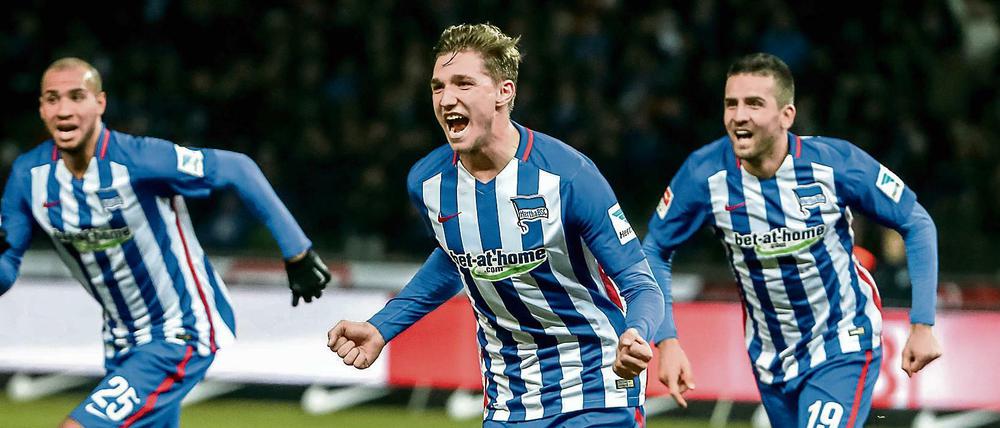 Wieder einsatzbereit. Niklas Stark, hier nach seinem Treffer gegen Schalke 04, steht wieder für Herthas erste Elf zur Verfügung. 