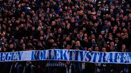 Beim Spiel gegen Leipzig protestierten Herthas Fans gegen den eigenen Verein.