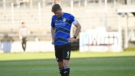 Fabian Klos von Bielefeld reagierte nach dem Spielschluss enttäuscht.