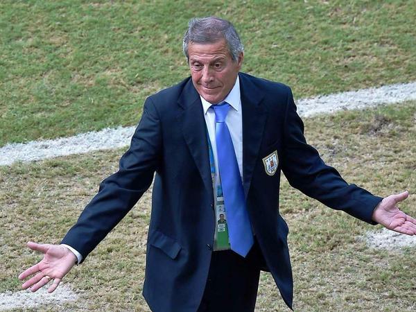 So ist das Halt: Auch Uruguay-Trainer Oscar Tabarez verharmloste dei Beiß-Attacke seines Spielers Luis Suárez im WM-Spiel gegen Italien. 