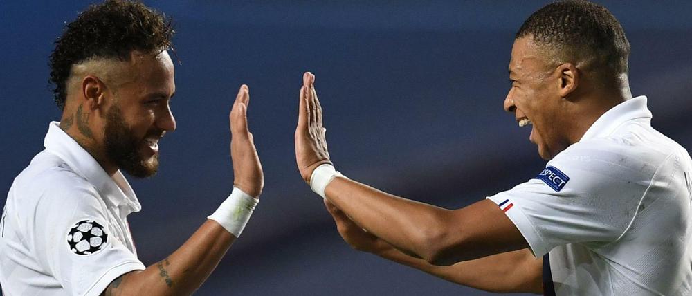 Spät, aber heftig. Neymar (links) Kylian Mbappe freuen sich über den Last-Minute-Erfolg für PSG: