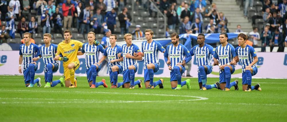 Herthas Team vor dem Spiel gegen Schalke.