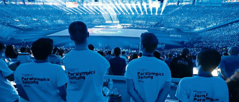 Die gigantische Eröffnungsfeier der "Paralympics Rio 2016" im Maracana-Stadion. Das damalige Team der deutschen und brasilianischen Schülerreporter der "Paralympics Zeitung" war live dabei. Bereits vier Jahre zuvor, 2012 in London, hatten die Paralympischen Spiele mit einer Rekordzahl von Zuschauern und Athleten den Durchbruch geschafft. 