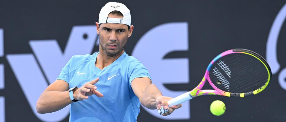 Rafael Nadal trainiert für seine Rückkehr, ab Sonntag tritt er beim Turnier in Brisbane an.