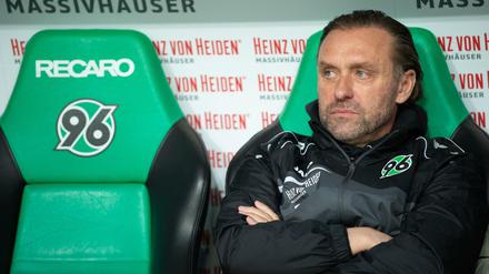 Thomas Doll befindet sich mit Hannover 96 auf dem direkten Weg in die Zweite Liga. 