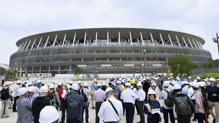 Vertrauen ist gut, Kontrolle ist besser. Tokios neues Olympia-Stadion wird von hunderten Ingenieuren und Architekten überwacht. 