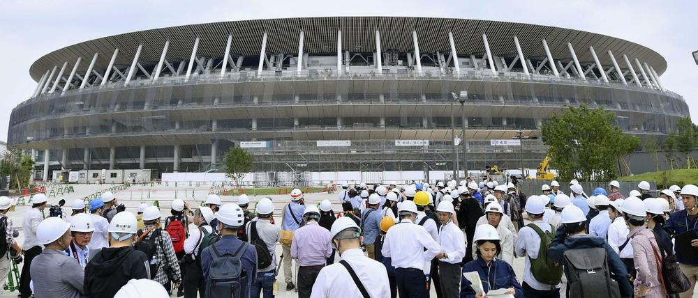 Vertrauen ist gut, Kontrolle ist besser. Tokios neues Olympia-Stadion wird von hunderten Ingenieuren und Architekten überwacht. 